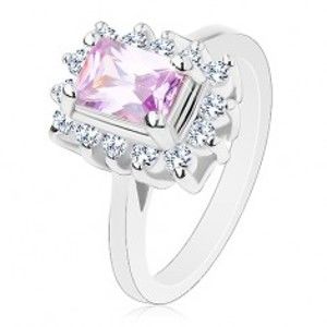 Šperky eshop - Prsteň s lesklými ramenami, fialový brúsený obdĺžnik, číre lemovanie po obvode AC10.04 - Veľkosť: 52 mm