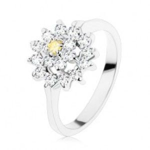 Šperky eshop - Prsteň s lesklými ramenami, zirkónový kvet v žltej a čírej farbe, ligotavý kruh V07.05 - Veľkosť: 49 mm
