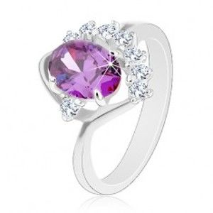 Šperky eshop - Prsteň so zahnutým ramenom, oválny fialový zirkón, trblietavý číry oblúčik G13.08 - Veľkosť: 62 mm