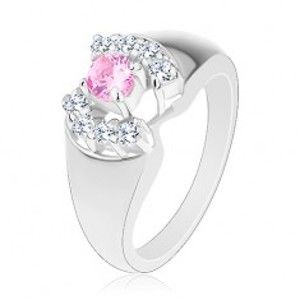 Šperky eshop - Prsteň so zaoblenými ramenami, okrúhly zirkón v ružovej farbe, číre oblúčiky G13.31 - Veľkosť: 54 mm