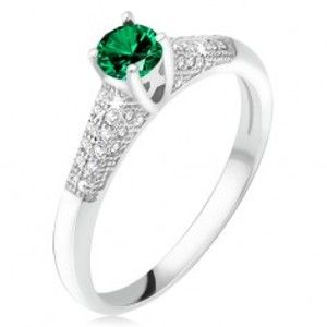 Prsteň so zeleným zirkónom v kotlíku, číre kamienky, striebro 925 - Veľkosť: 51 mm