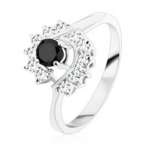 Šperky eshop - Prsteň so zúženými ramenami, okrúhly čierny zirkón, číre zirkónové oblúky S15.02 - Veľkosť: 54 mm