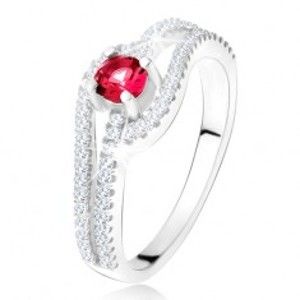 Prsteň so zvlnenými zirkónovými ramenami, červený kameň, striebro 925 - Veľkosť: 53 mm