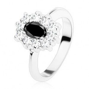 Šperky eshop - Prsteň striebornej farby, čierny oválny zirkón lemovaný okrúhlymi čírymi zirkónikmi R48.23 - Veľkosť: 48 mm