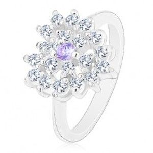 Šperky eshop - Prsteň striebornej farby, číre zirkónové srdce so svetlofialovým stredom R43.25 - Veľkosť: 52 mm