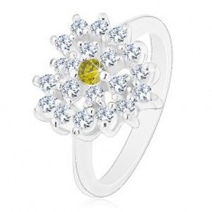 Šperky eshop - Prsteň striebornej farby, číre zirkónové srdce so svetlozeleným stredom R42.19 - Veľkosť: 56 mm