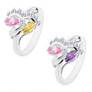 Šperky eshop - Prsteň striebornej farby, dva farebné zrnkové zirkóny, číre oblúky R44.24 - Veľkosť: 48 mm, Farba: Ružovo-fialová