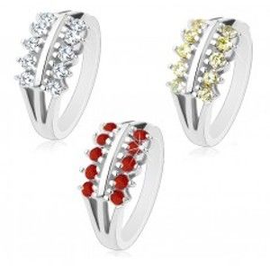 Šperky eshop - Prsteň striebornej farby, rozdelené ramená, dve línie trblietavých zirkónov R37.26 - Veľkosť: 52 mm, Farba: Červená