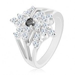 Šperky eshop - Prsteň striebornej farby, rozvetvené ramená, číry kvet, čierny zirkónik R29.27 - Veľkosť: 52 mm