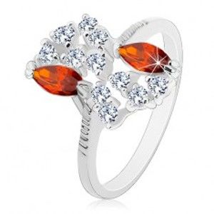 Šperky eshop - Prsteň striebornej farby s vrúbkovanými ramenami, oranžové a číre zirkóny S18.04 - Veľkosť: 54 mm