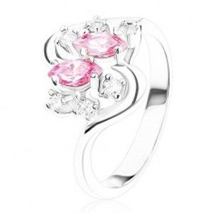 Šperky eshop - Prsteň striebornej farby so zvlnenými ramenami, ružové a číre zirkóny R40.12 - Veľkosť: 54 mm
