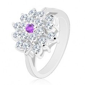 Šperky eshop - Prsteň striebornej farby, veľký číry kvet s fialovým zirkónom v strede R30.5 - Veľkosť: 53 mm
