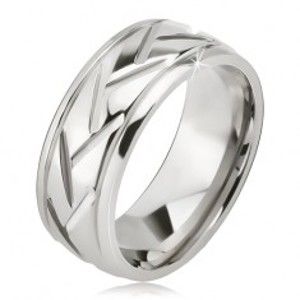 Šperky eshop - Prsteň striebornej farby z ocele, šikmé línie a vodorovné zárezy BB10.19 - Veľkosť: 59 mm