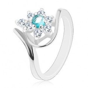 Šperky eshop - Prsteň striebornej farby, žiarivý číry kvet so svetlomodrým stredom, oblúky G07.07 - Veľkosť: 61 mm
