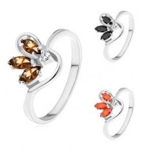Šperky eshop - Prsteň striebornej farby, zvlnené ramená, polovičný farebný kvet zo zirkónov AB29.03 - Veľkosť: 49 mm, Farba: Čierna