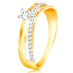 Šperky eshop - Prsteň v 14K zlate - šikmá zirkónová línia čírej farby, okrúhly zirkón v kotlíku GG212.67/74 - Veľkosť: 59 mm