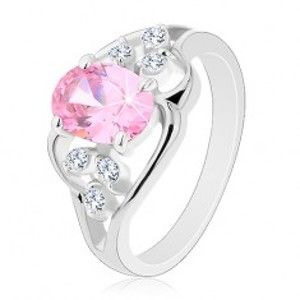 Šperky eshop - Prsteň v striebornej farbe, asymetrické línie, ružový ovál, číre zirkóny R30.3 - Veľkosť: 58 mm