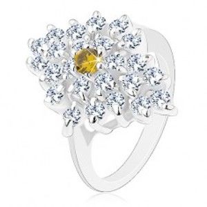 Šperky eshop - Prsteň v striebornej farbe, číry kosoštvorec so svetlozeleným stredom AC24.18 - Veľkosť: 50 mm