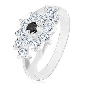 Šperky eshop - Prsteň v striebornej farbe, rozdelené ramená, číry kvietok s čiernym stredom R44.7 - Veľkosť: 50 mm