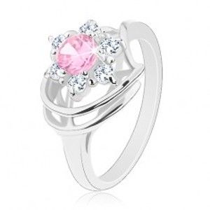 Šperky eshop - Prsteň v striebornej farbe, ružovo-číry zirkónový kvet, lesklé oblúky G04.06 - Veľkosť: 54 mm