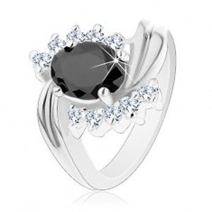 Šperky eshop - Prsteň v striebornej farbe so zahnutými ramenami, číre zirkóny, čierny ovál V01.08 - Veľkosť: 49 mm