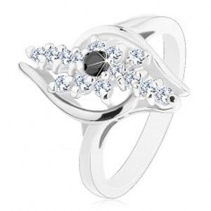 Šperky eshop - Prsteň v striebornom odtieni, číre zirkónové línie, čierny zirkónik v strede R43.23 - Veľkosť: 49 mm