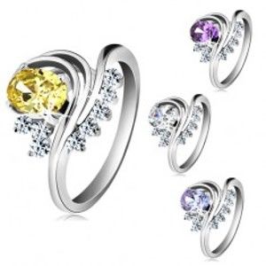 Šperky eshop - Prsteň v striebornom odtieni, farebný oválny zirkón, stočené línie, číre zirkóniky M05.05 - Veľkosť: 52 mm, Farba: Svetlofialová