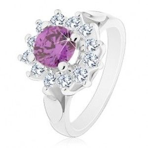 Šperky eshop - Prsteň v striebornom odtieni, fialovo-číry zirkónový kvet, lístočky AC17.28 - Veľkosť: 49 mm