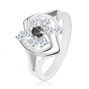 Šperky eshop - Prsteň v striebornom odtieni, ligotavý zirkónový kvet v asymetrickom obryse R28.9 - Veľkosť: 51 mm, Farba: Čierna