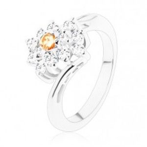 Šperky eshop - Prsteň v striebornom odtieni, obdĺžnik so svetlooranžovými a čírymi zirkónmi V05.14 - Veľkosť: 49 mm