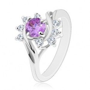 Šperky eshop - Prsteň v striebornom odtieni, okrúhly fialový zirkón, ligotavé číre oblúky G08.03 - Veľkosť: 52 mm