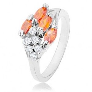 Šperky eshop - Prsteň v striebornom odtieni, oranžové zirkónové zrnká, číre zirkóniky R41.25 - Veľkosť: 52 mm