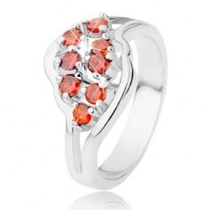 Šperky eshop - Prsteň v striebornom odtieni, rozdelené ramená, oranžové zirkóny R31.29 - Veľkosť: 48 mm