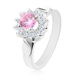 Šperky eshop - Prsteň v striebornom odtieni, ružovo-číry zirkónový kvet, lesklé lístky G03.25 - Veľkosť: 59 mm
