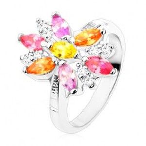 Šperky eshop - Prsteň v striebornom odtieni, veľký kvet s farebnými a čírymi lupeňmi R48.22 - Veľkosť: 49 mm