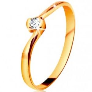 Šperky eshop - Prsteň v žltom 14K zlate - číry diamant medzi zahnutými koncami ramien BT180.18/25 - Veľkosť: 49 mm