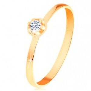 Šperky eshop - Prsteň v žltom 14K zlate - číry diamant vo vyvýšenom okrúhlom kotlíku BT153.17/22 - Veľkosť: 59 mm