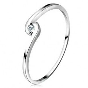Šperky eshop - Prsteň z bieleho zlata 14K - okrúhly číry diamant medzi zahnutými ramenami BT160.26/160.73/78 - Veľkosť: 51-52 mm