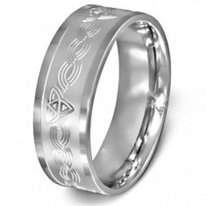 Šperky eshop - Prsteň z chirurgickej ocele - keltský uzol na matnom pozadí striebornej farby E6.2 - Veľkosť: 55 mm