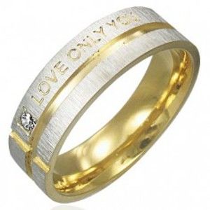 Šperky eshop - Prsteň z chirurgickej ocele - striebornej farby s pásmi zlatej farby, vyznanie lásky E6.7 - Veľkosť: 57 mm