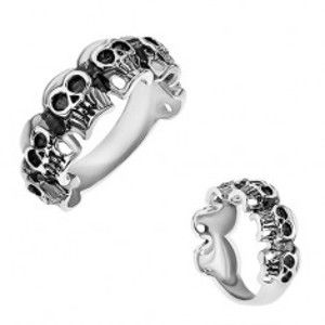 Šperky eshop - Prsteň z chirurgickej ocele, malé patinované lebky, strieborná farba T19.8 - Veľkosť: 65 mm