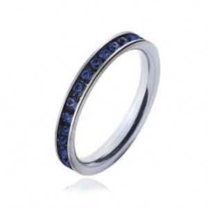 Šperky eshop - Prsteň z chirurgickej ocele s tmavo-modrými zirkónmi J3.11 - Veľkosť: 52 mm