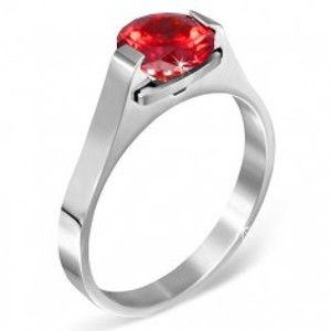 Šperky eshop - Prsteň z ocele - červený mesačný kameň "Január", postranné úchyty E4.5 - Veľkosť: 60 mm
