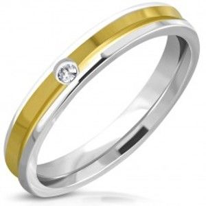 Šperky eshop - Prsteň z ocele - obrúčka so priehlbinkou zlatej farby v strede, číry kameň C27.2 - Veľkosť: 63 mm