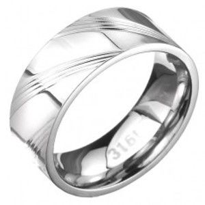 Šperky eshop - Prsteň z ocele - obrúčka so šikmými ryhami po obvode C26.14 - Veľkosť: 62 mm