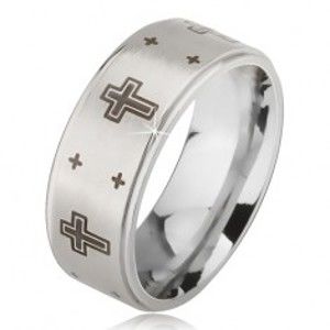 Šperky eshop - Prsteň z ocele - strieborná farba, obrúčka s matným stredom, potlač kríža  BB10.03 - Veľkosť: 62 mm
