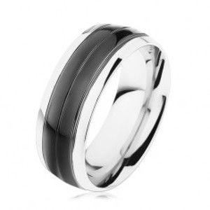Šperky eshop - Prsteň z ocele 316L, čierny pás, lemy striebornej farby, vysoký lesk HH8.13 - Veľkosť: 71 mm