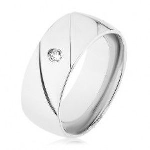 Šperky eshop - Prsteň z ocele 316L, strieborná farba, dva diagonálne zárezy, číry zirkónik HH11.10 - Veľkosť: 66 mm