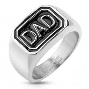 Šperky eshop - Prsteň z ocele 316L striebornej farby, čierny obdĺžnik s nápisom DAD AB05.10 - Veľkosť: 62 mm