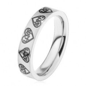 Šperky eshop - Prsteň z ocele 316L, strieborný odtieň, srdiečka a nápis Love čiernej farby H3.8 - Veľkosť: 45 mm